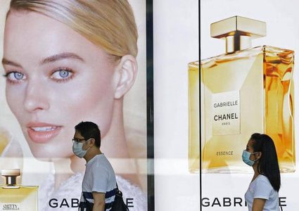 لا وقت للأزياء الراقية.. "شانيل" تواجه كورونا بإنتاج كمامات