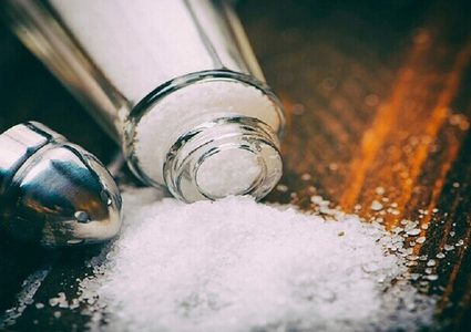 الإفراط في تناول الملح يضعف الجهاز المناعي