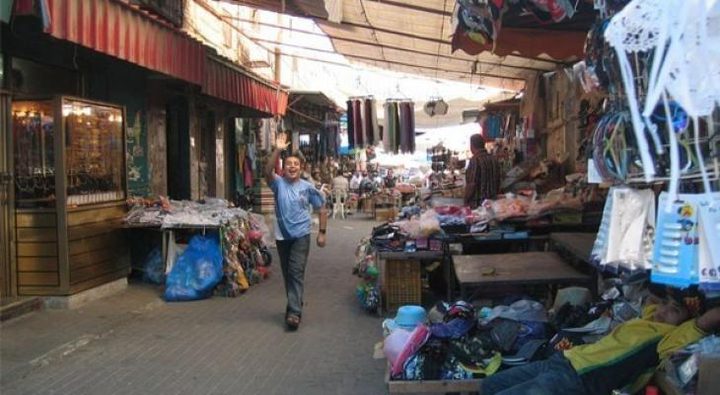 محافظ نابلس يصدر قراراً بإغلاق السوق الشرقي منعناً للاكتظاظ