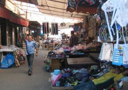محافظ نابلس يصدر قراراً بإغلاق السوق الشرقي منعناً للاكتظاظ
