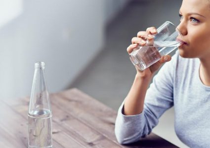 الأمم المتحدة تحذر من "علاج الكورونا بالماء والمشروبات الساخنة"