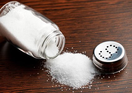 تحذير.. الإفراط في تناول الملح يضعف المناعة