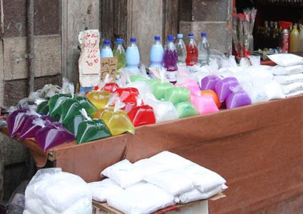 اغلاق منشأة تنتج منظفات تشكل خطرا على المستهلك