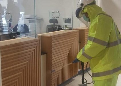 "الإعلام" تطلق حملة تعقيم لمقار المؤسسات الإعلامية