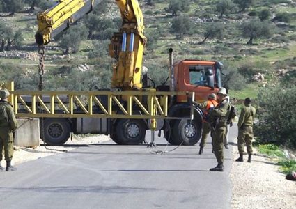 الاحتلال يغلق طرقا زراعية جنوب شرق طولكرم