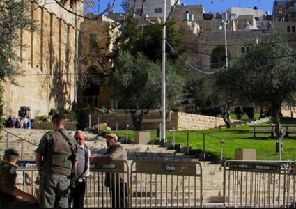 قوات الاحتلال تغلق الحرم الإراهيمي
