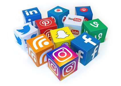 كورونا يفرض على المؤسسات العمل عن بعد من المنازل