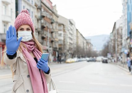 هل مسافة مترين كافية للحد من انتشار فيروس كورونا؟