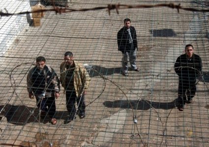 "فتح" تحمل الاحتلال المسؤولية الكاملة عن حياة الأسرى