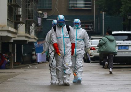 الجزائر تستعين بالفرق الطبية العسكرية لمواجهة كورونا