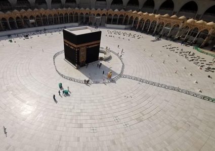 السعودية تطالب بالتريث في وضع خطط الحج هذا العام