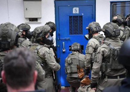 أسرى "عوفر"يشرعون بخطوات احتجاجية بعد رفض الاحتلال أخذ عينات منهم