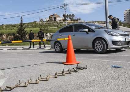 ضبط 3 مركبات تقل عمالا لنقلهم للداخل في طولكرم