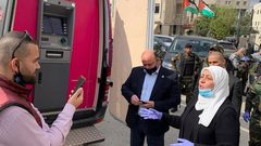 صرافات متنقلة لصرف رواتب الموظفين في قرى غرب رام الله