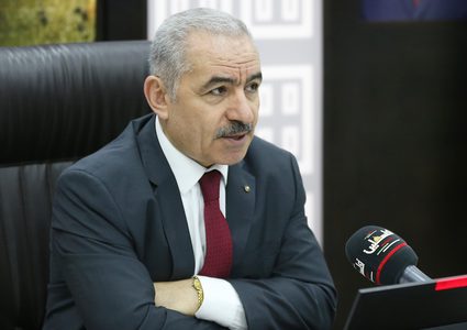 اشتية: الحجر الصحي للعمال إجباري ومهربي العمال تحت طائلة القانون