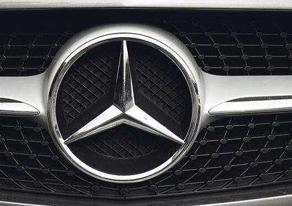 زعيم إفريقي يوصي بدفنه داخل سيارته المرسيدس