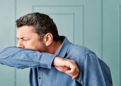 خبراء يفسّرون الأسباب المهمة وراء اختلاف كورونا عن الإنفلونزا!