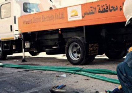 كهرباء القدس تواصل مبادراتها الإنسانية في قرى شمال غرب القدس