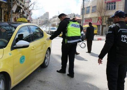 ضبط 40 مركبة لعدم التزام أصحابها بإجراءات الطوارئ في الخليل