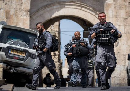 شرطة الاحتلال يفرض مخالفات على المصلين في مسجد شمال  القدس