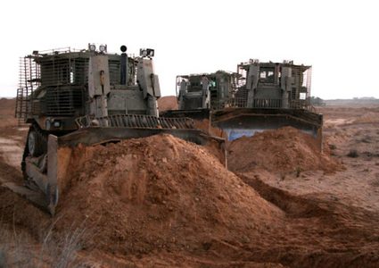 الاحتلال يتوغل شمال غزة ويطلق النار تجاه المزارعين بالجنوب