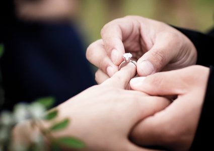 دبي تعلق حالات الزواج والطلاق حتى إشعار آخر