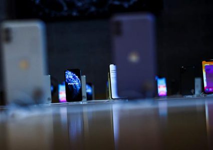 فيروس كورونا يهدد الجيل المقبل من الهواتف الذكية