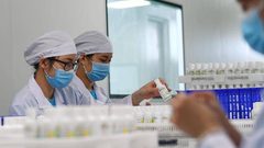 طبيب يوضح سبب التأخر بتطوير لقاح لفيروس كورونا