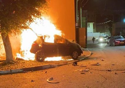مجهولون يلقون قنبلة على سيارة في قرية كفر برا
