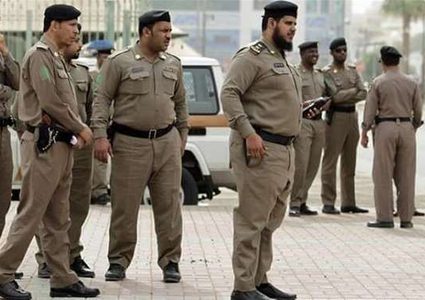 السعودية.. القبض على شاب قتل والدته خنقا