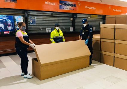 الإكوادور.. اللجوء لاستخدام "توابيت الكرتون " بسبب وباء كورونا