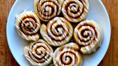 كرات الخبز بالقرفة والسكر