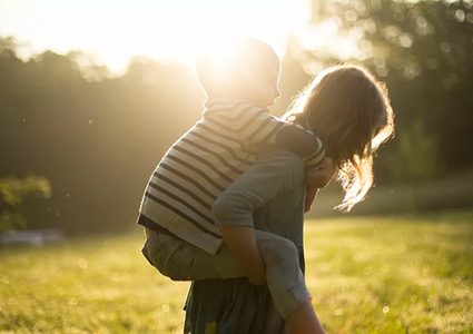 كيف نحافظ على صحة أطفالنا النفسية خلال العزل المنزلي؟