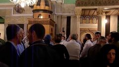 مستوطنون يحطمون شواهد قبور في قرية برقة شمال نابلس