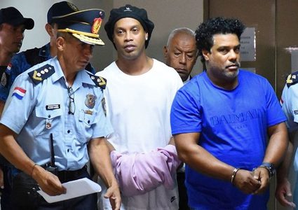 البارغواي تقرر الافراج عن رونالدينيو