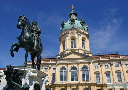 اندلاع حريق في قصر المدينة وسط العاصمة الألمانية