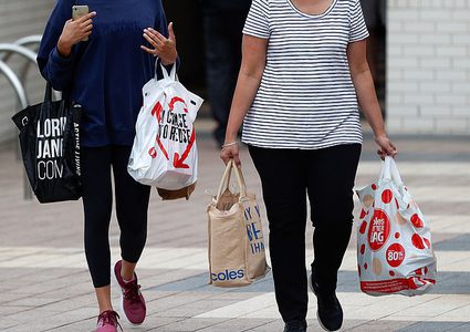 تحذير.. تجاهل الشباب للحجر المنزلي يزيد خطورة تفشي كورونا