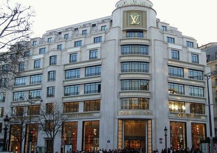 شركة LVMH تنتج وتوزع جَل مطهر للأيدي مجاناً