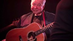 وفاة المغني الشعبي الأميركي جون براين اثر اصابته بكورونا