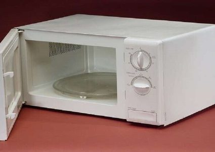 الميكرويف يحول مواد غذائية الى سموم عند تسخينها