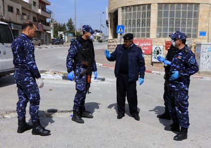 جنين: الشرطة تغلق منجرة وتقبض على 8 أشخاص