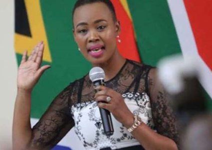 جنوب أفريقيا.. معاقبة وزيرة الاتصالات لمخالفتها قرار الحجر