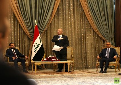 الرئيس العراقي يكلف مصطفى الكاظمي بتشكيل الحكومة