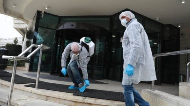 مراسلنا: إجراءات جديدة ستتخذ في الخليل عقب الاعلان عن إصابة جديدة