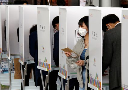 كوريا الجنوبية تجري انتخابات عامة رغم انتشار عدوى جائحة كورونا