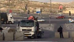 الاحتلال يغلق مدخل بلدة بني نعيم