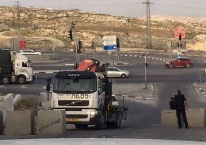 الاحتلال يغلق مدخل بلدة بني نعيم