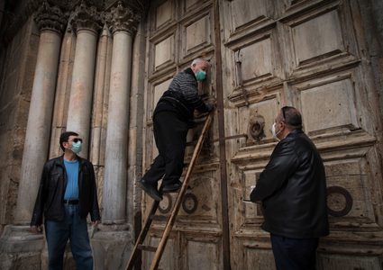 كنيسة القيامة في القدس تغلق أبوابها للمرة الأولى منذ 100عام