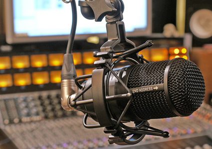 وزارة الإعلام وجامعة بيرزيت تطلقان برنامج لقاءات وتدريبات عن بعد