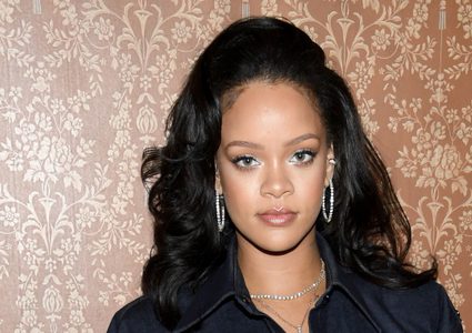 النجمة العالمية ريهانا تشتري جهاز تنفس صناعي لإنقاذ حياة والدها